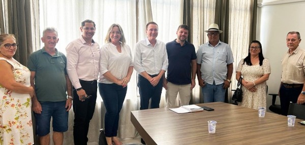 Lideranças do Pinheirão apresentam reivindicações
