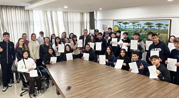 Projeto garante primeiro emprego para 35 jovens de 14 a 17 anos