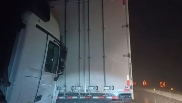 Motorista de caminhão perde a vida em acidente na BR 376
